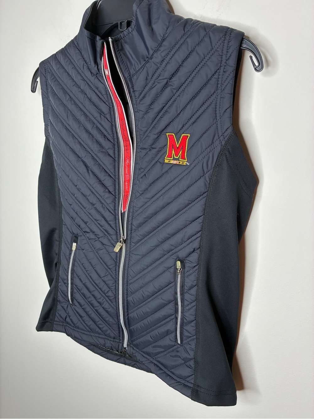 Levelwear Maryland Women’s Black Quilted Vest with Red Trim Size S/P Outerwear